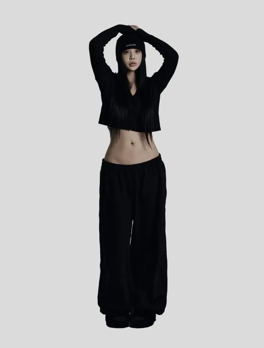 오도어 Molly wide jogger in black